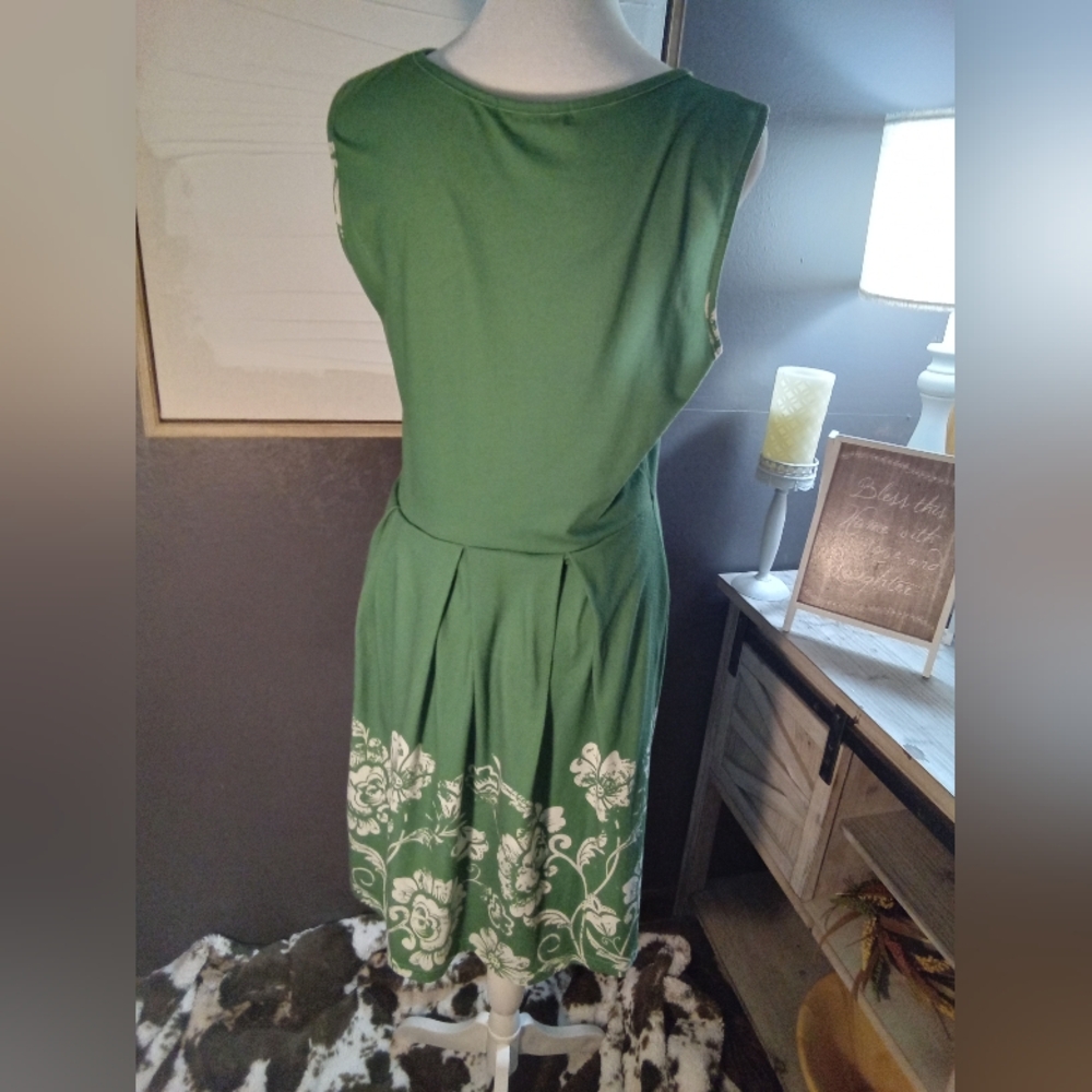 Lily Green Sleeveless Midi Dress with White Floral Hem - Picture 4 of 4